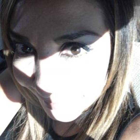 Meet your Posher, April - Picture 1 of 1